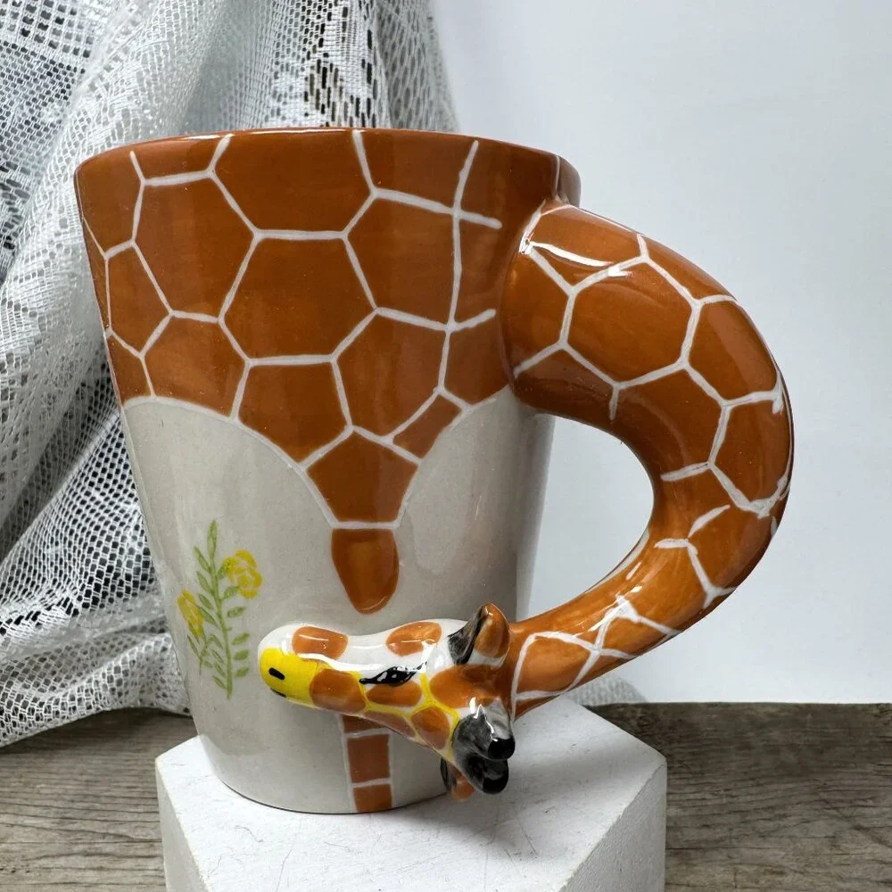 Giraffe-Themed Ceramic Mug With Honeycomb Pattern & Yellow Flower Detail